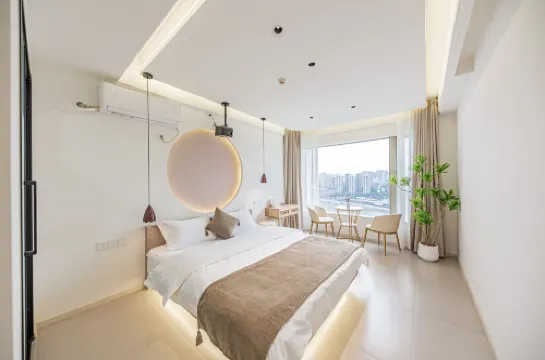 Jiangpan Cloud S·Santorini High-altitude River View Apartment (Jiefangbei Chaotianmen Square)