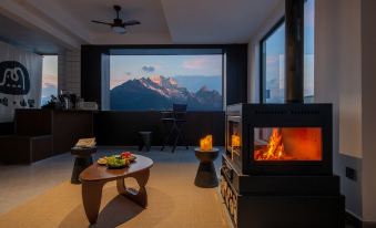 Lijiang Deer’s Call Heights Hotel(With snow mountain view·Rooftop Garden)