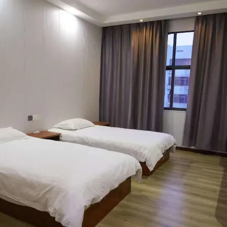 Jiangshan Qunhui Hotel