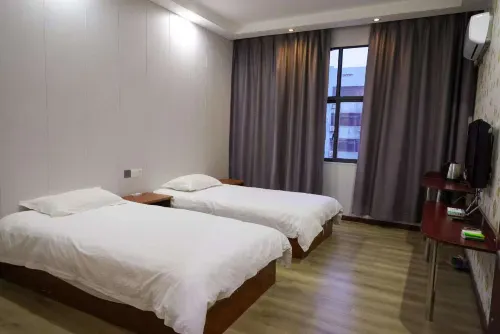 Jiangshan Qunhui Hotel