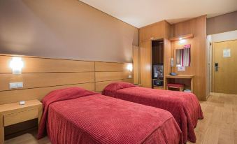 2. Hotel Bo..