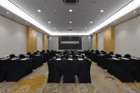 Harper Premier Nagoya Batam by ASTON - Business