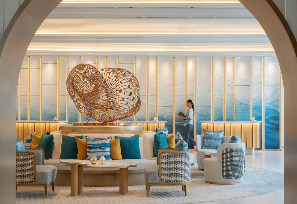 멜리아 파타야 호텔의 고급스러운 로비 이미지