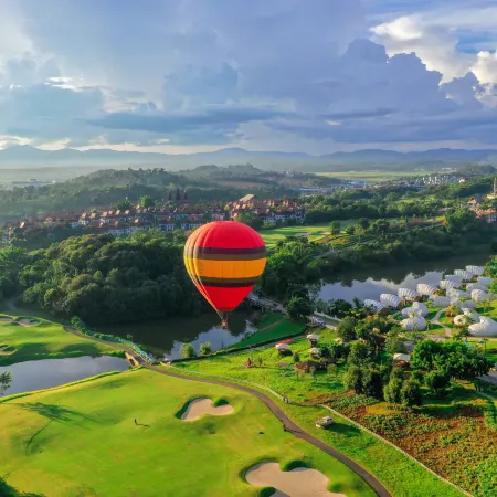 Xishuangbanna Visible Zeqi Tent Hotel