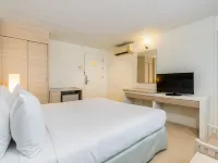 Sunshine Hotel & Residences Hotels near Tukcom Pattaya