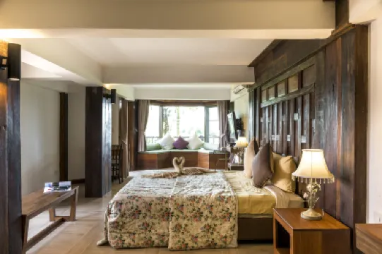 Village Farm & Winery Hotels near Kao Phang Ma