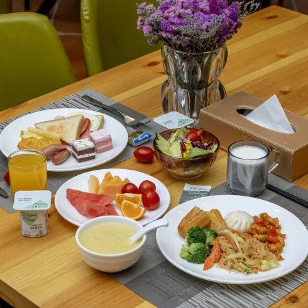 Vienna International Hotel (Dalian Municipal Government Dongguan Street Branch)