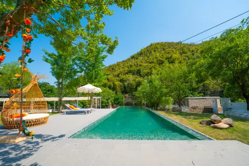 Streamscape · Aqua Haven Poolside Retreat