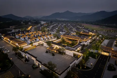 Ningbo Zizhangtai Hotel Отели рядом с достопримечательностью «Sanyintan (The Three Hidden Pools)»