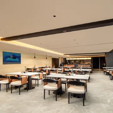 Longyan Avenue Wanbao Plaza Atour Hotel