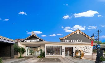 24° North Latitude Theme Hotel