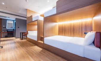 HomeInn Yunik E-sports Hotel (Yantai Bohai Ferry Xingfu Road)