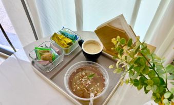 Huaxi Jinse Intelligent Cinema Hotel (Neijiang High-speed Railway North Station)