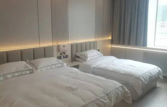 芸錦灣酒店（久治南環路店 ）