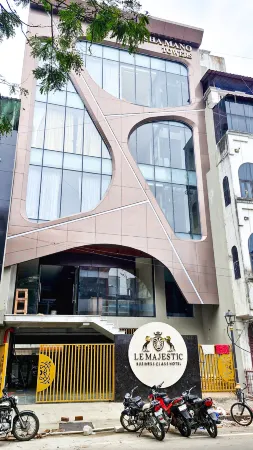 Le Majestic Business Class Hotel Отели рядом с достопримечательностью «Pondicherry french city (White Town)»