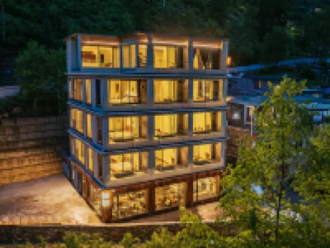 Luxury Mountain View Hot Spring Resort (Private Oxygen Spa Hotel at the Foot of the Snowy Mountain) โรงแรมในเซี่ยวจิน