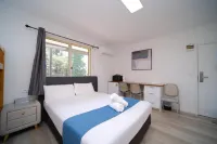 Golf Place Inn Wollongong Hotel di Oak Flats