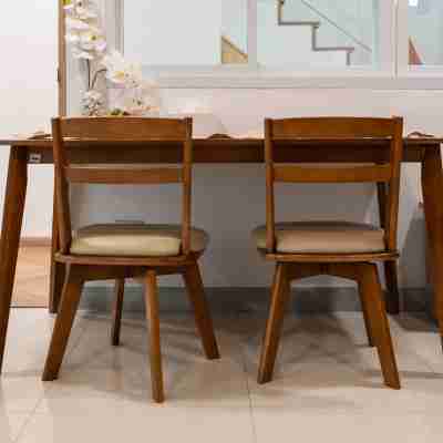 VivaDeva ,Luxury Pool Villa In Nimman 4BR Walk to MAYA MALL Dining/Meeting Rooms