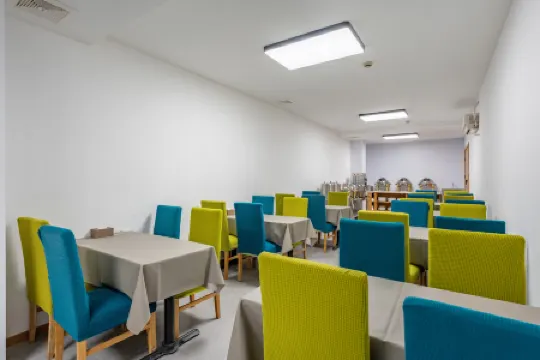 Junyi Hotel Отели рядом с достопримечательностью «Tonglu Swimming Pool»