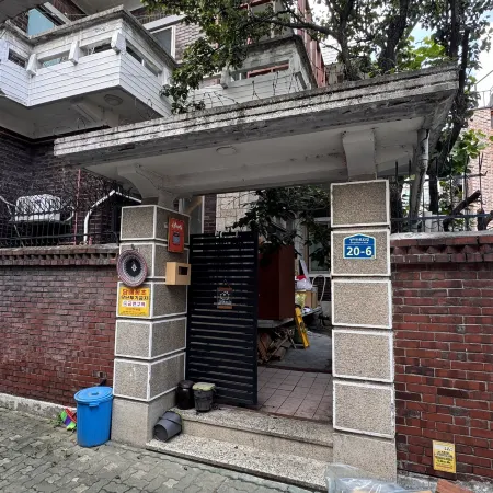 SeoulPapa GuestHouse - Shower&Sleep Отели рядом с достопримечательностью «Парк Кубка Мира»