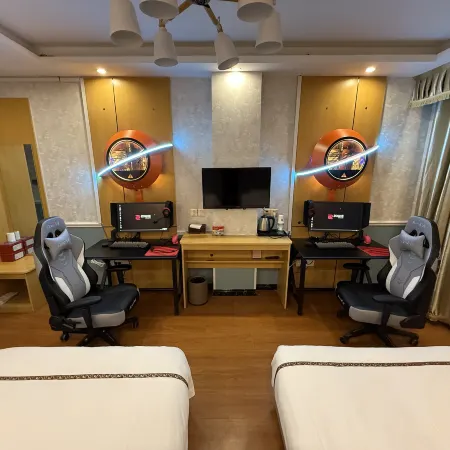 Zhuowei E-Sports Hotel (Dingtao Jinghu Square Bus Station)