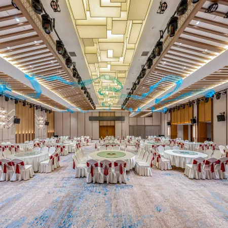 Hami Yizhou Huakai International Hotel