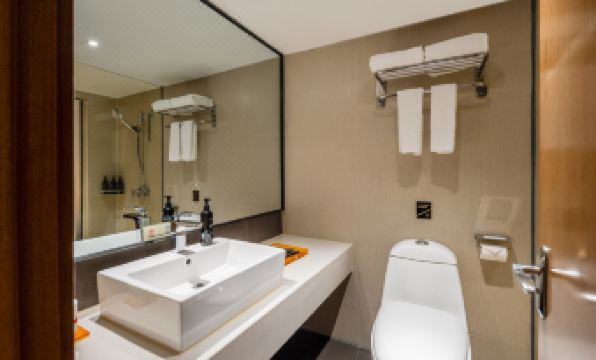 Chuangyu E-Sports Hotel (Nanning Normal University Beihu South Road Subway Station)