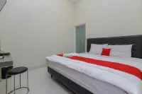 RedDoorz @ Ngagel Jaya Surabaya - Morgenmad