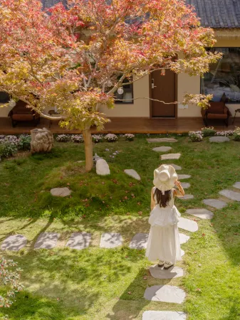 Good Times·Meet the snow mountain Courtyard(Baisha Old Town） Отели рядом с достопримечательностью «Lijiang Snow Mountain Falcon Valley Scenic Area»