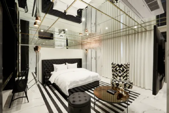 ホテル ジ アーティスト ヨクサム