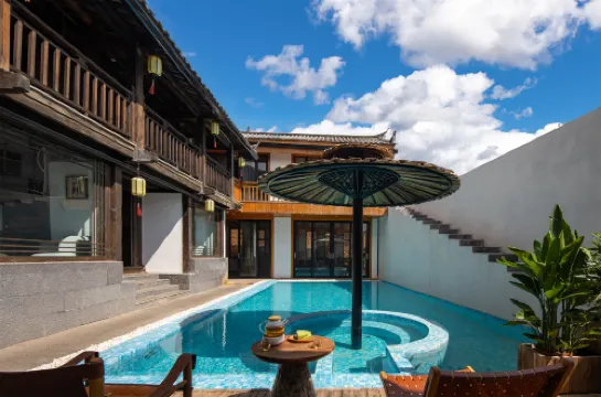 Lijiang Yueyangli garden Swimming Pool designer's home stay