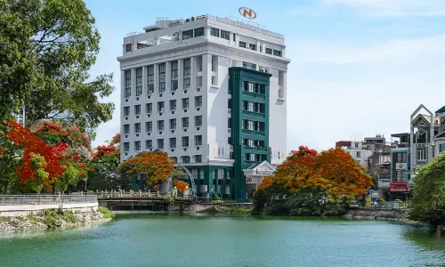 ザ トレイ ホテル