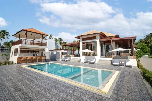 Natural Beach Resort (Thasala)