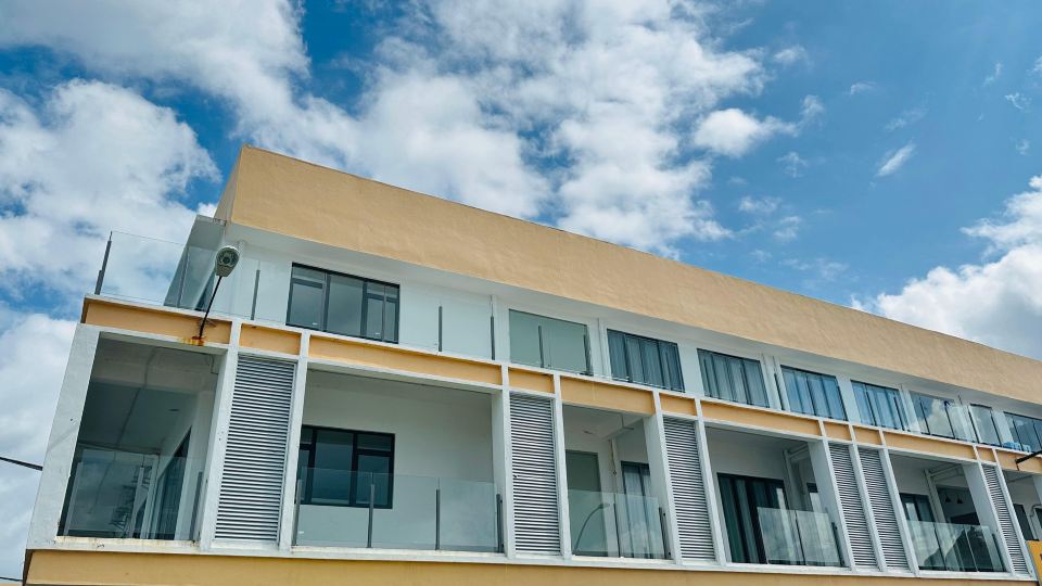 FLY Seaview Hotel