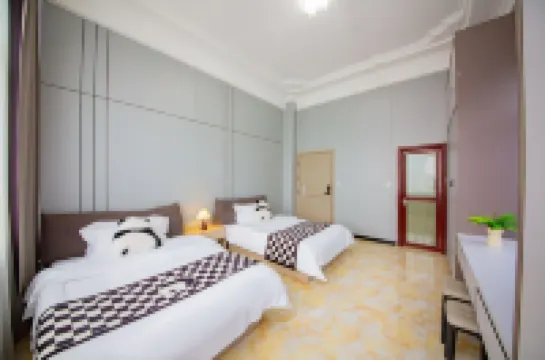 Chasing Light and Meeting Homestay