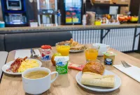 B&B Hotel Poitiers Aéroport - breakfast