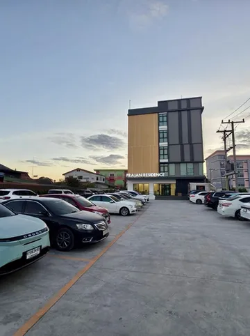 รูปภาพของพระจันทร์ เรสซิเด้นท์