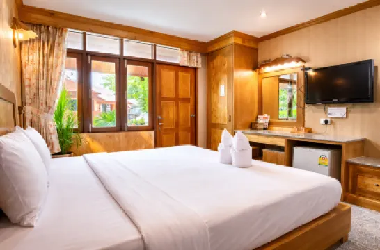 ฉัตรสุรีย์ บูติค รีสอร์ท โรงแรมใกล้สุนีย์ทาวเวอร์