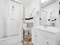 Peaceful Rooms – Walking Distance to Shops & Transport Hotels in Sydney