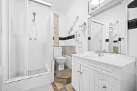 Peaceful Rooms – Walking Distance to Shops & Transport