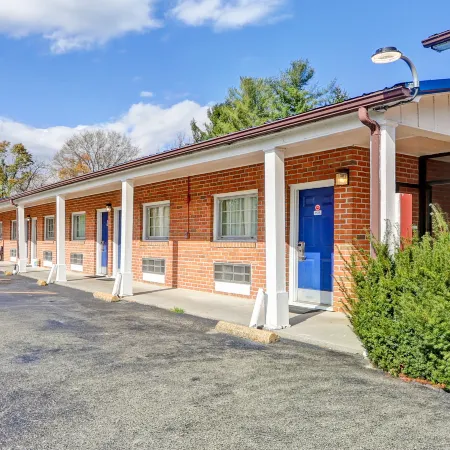 Hotel O Relax Inn Lewisburg near I-64