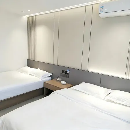 Jiayin Along the Way Holiday Hotel