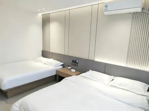 Jiayin Along the Way Holiday Hotel