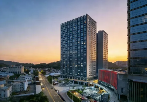 Four Seasons Joy Apartment (Shunde Yue Ran Square Store) - Rooftop Pools
