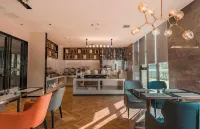 Jingfang E-Sports Hotel (Fengcheng Fengshui Lake)