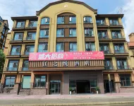 Jiangzhiyue Hotel (Chongzhou Bridge)