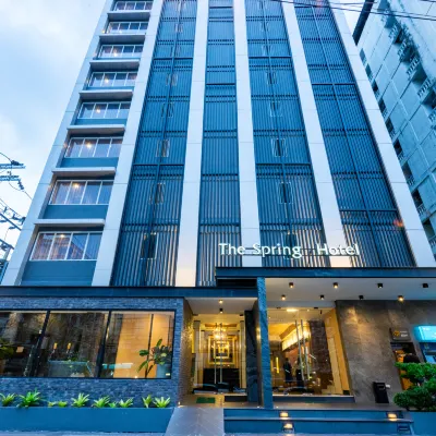 เดอะ สปริงค์ ศรีนครินทร์ โฮเทล โรงแรมใกล้ตลาดนัดรถไฟ