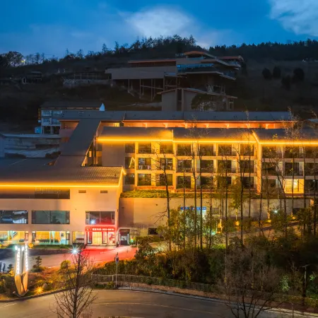Jianmenguan Xiongguan Yougu Resort Hotel