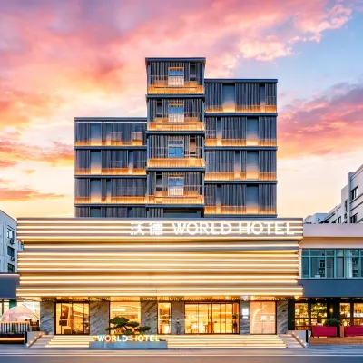 World Hotel (Jinan Quancheng Plaza Kuanhouli) Hotels near Thousand Buddha Mountain