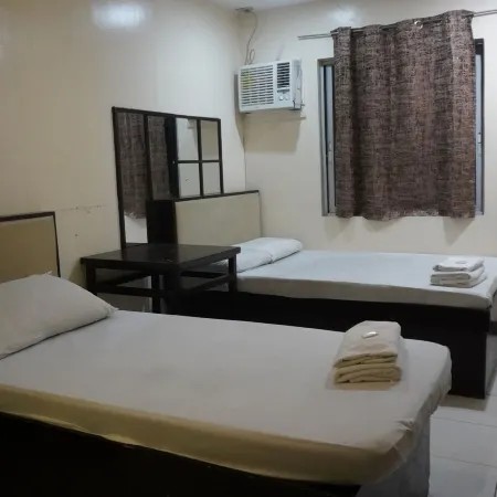 RedDoorz @ Cosmo Hotel Vicente Cruz Sampaloc Manila